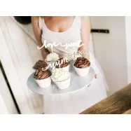 6 papiers pour cupcake bord argent mise en scène