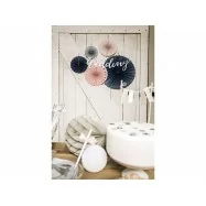 5 rosettes en papier pêche, rose et gris fond