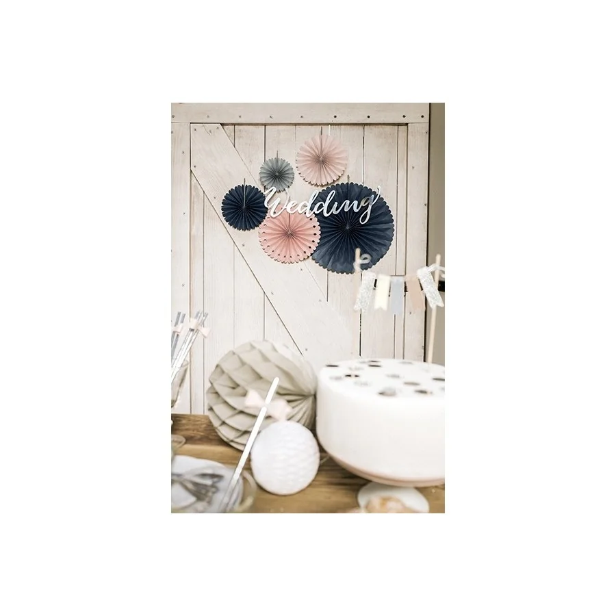 5 rosettes en papier pêche, rose et gris fond