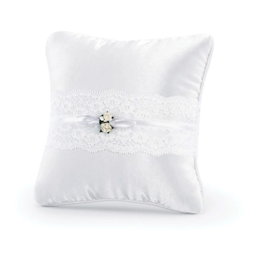Coussin alliance avec de la dentelle et des petites roses Coussin alliance avec de la dentelle et des petites roses