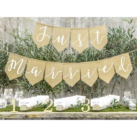 Guirlande à fanions toile de jute Just Married (modèle 2) mise en scène