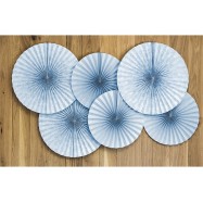 2 rosettes en papier gris-bleu fond