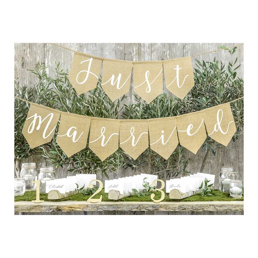 Guirlande à fanions toile de jute Just Married (modèle 2) mise en scène